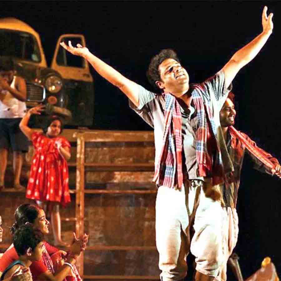 Review of a drama staged at Rabindra Sadan