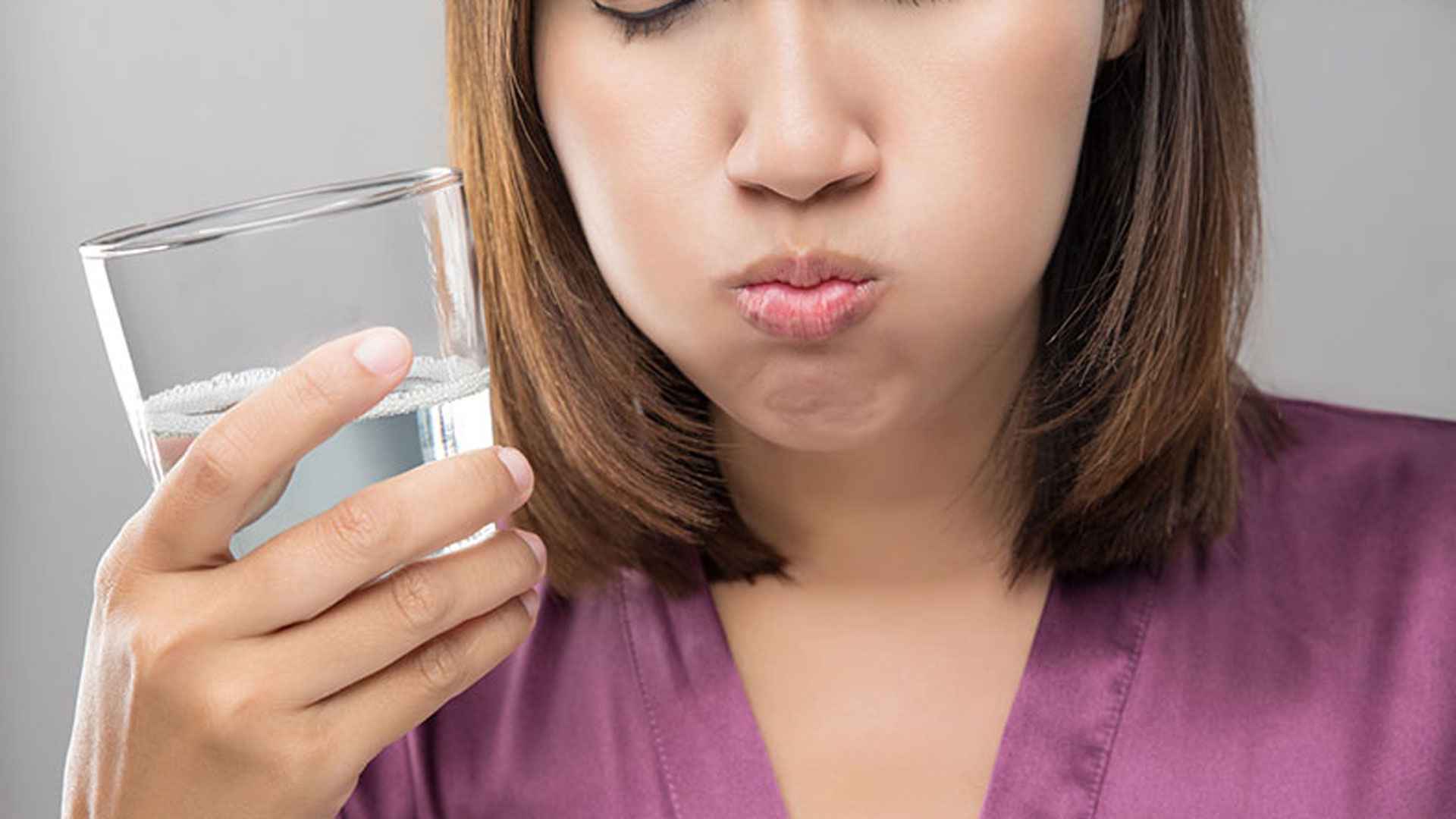 প্রতি বার খাওয়ার পর কুলকুচি:   দিনে দুই বার ব্রাশ করা আবশ্যক হলেও, উৎসবের সময় মিষ্টি বা চিটচিটে খাবার খাওয়ার পর ভাল করে কুলকুচি করে নিন বা সম্ভব হলে মুখ ধুয়ে নিন। এতে মুখে লেগে থাকা চিনির কণা দাঁতে বা মাড়িতে জমতে পারে না।