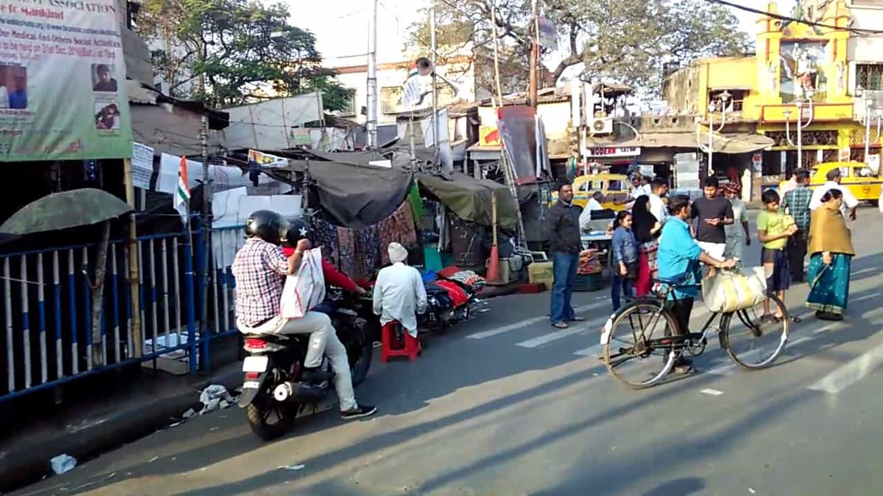  দুপুর ২টো থেকে খিদিরপুর রোডে যান চলাচল বন্ধ থাকবে যত ক্ষণ না পর্যন্ত কার্নিভাল শেষ হচ্ছে। এ ক্ষেত্রে বিদ্যাসাগর সেতু দিয়ে যাতায়াত করা যাবে।