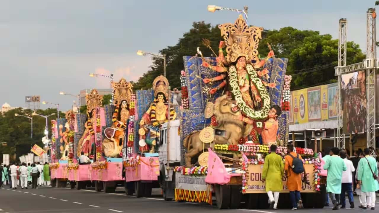  শুধু মাত্র ছাড় রয়েছে কার্নিভালে যে গাড়িগুলি অংশ নিয়েছে, তাদের জন্য। 