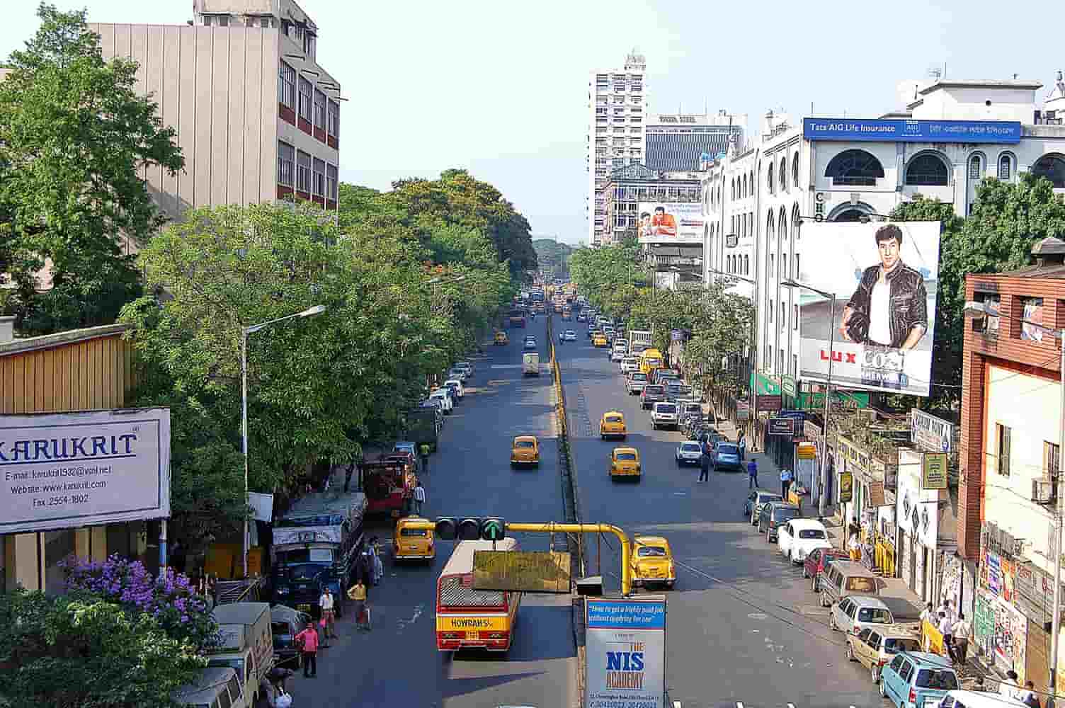 হেঁটে কার্নিভাল দেখতে আসতে চাইলে এজেসি বোস রোড, চৌরঙ্গি রোড, মেয়ো রোড অথবা আরআর অ্যাভিনিউ ভরসা। (‘আনন্দ উৎসব ২০২৫’-এর সাফল্যের নেপথ্যে রয়েছেন একাধিক সহযোগী। প্রেজ়েন্টিং পার্টনার ‘মারুতি সুজ়ুকি অ্যারেনা’। অন্যান্য সহযোগীরা হলেন ওয়েডিং পার্টনার ‘এবিপি ওয়ানস্টপ ওয়েডিং’, ফ্যাশন পার্টনার ‘কসমো বাজ়ার’, নলেজ পার্টনার ‘টেকনো ইন্ডিয়া ইউনিভার্সিটি’, ব্যাঙ্কিং পার্টনার ‘ইউনিয়ন ব্যাঙ্ক অফ ইন্ডিয়া’, কমফোর্ট পার্টনার ‘কার্লন’।)  (এই প্রতিবেদনটি ‘আনন্দ উৎসব’ ফিচারের একটি অংশ।)