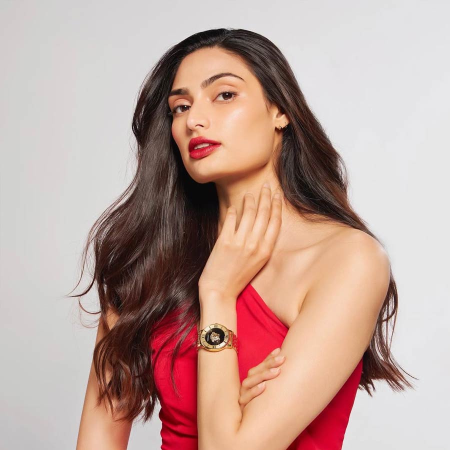 অভিনেত্রী আথিয়া শেট্টি চুল মাখেন হেঁশেলের উপকরণ! কী সেই জিনিস?