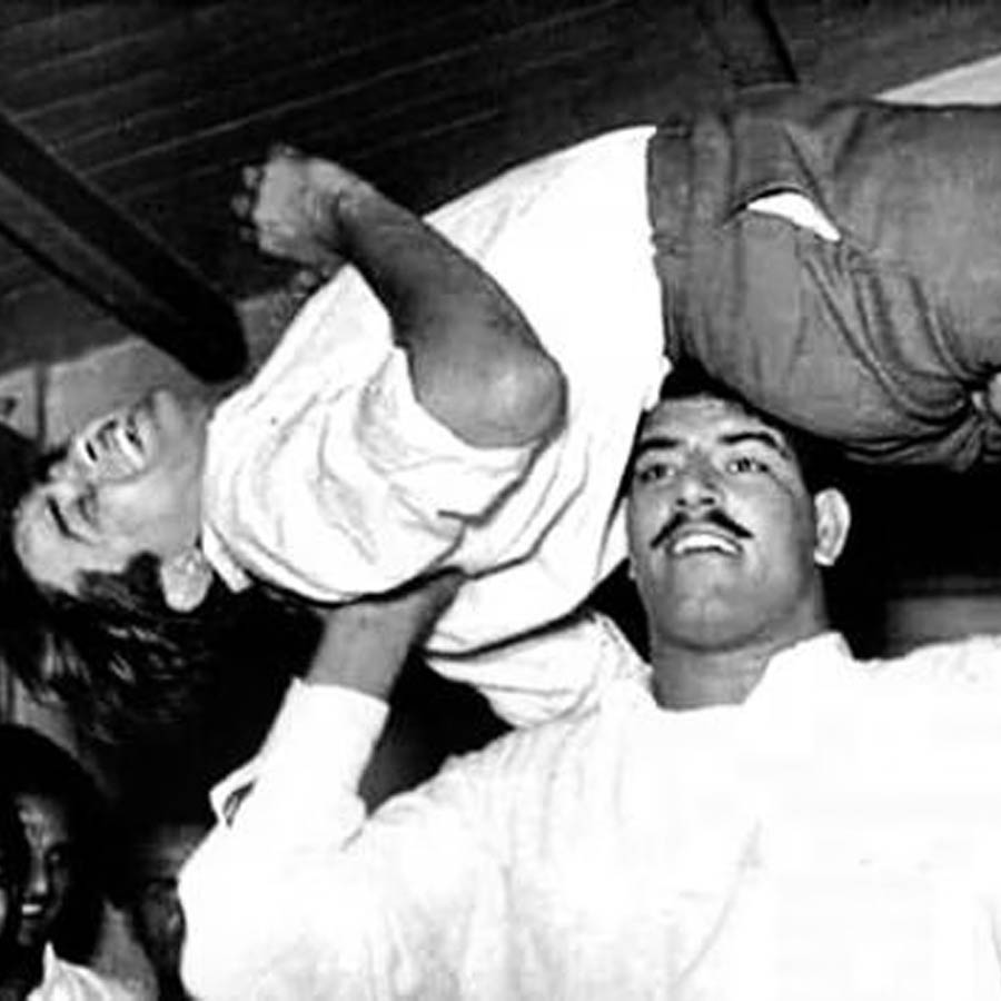 Bollywood actor wrestler Dara Singh got married at 14 and fell in love with Mumtaz, blamed industry for break up