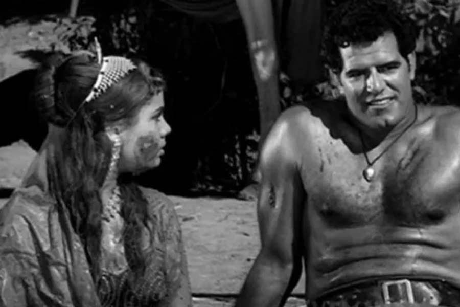 Bollywood actor wrestler Dara Singh got married at 14 and fell in love with Mumtaz, blamed industry for break up