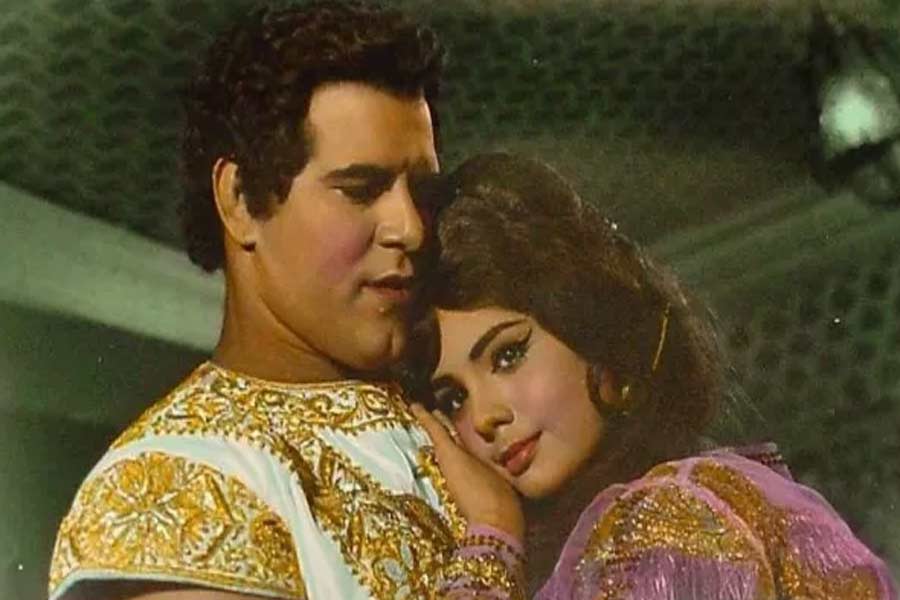 Bollywood actor wrestler Dara Singh got married at 14 and fell in love with Mumtaz, blamed industry for break up