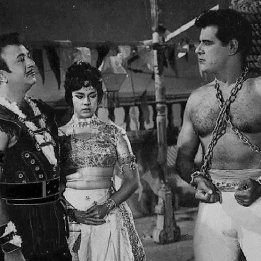 Bollywood actor wrestler Dara Singh got married at 14 and fell in love with Mumtaz, blamed industry for break up