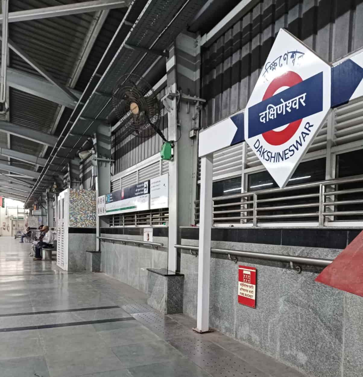 অন্য দিকে, দক্ষিণেশ্বর থেকে শহিদ ক্ষুদিরাম পর্যন্ত রাত ৯.৫৩ মিনিট, ১০.১৩ মিনিট এবং ১০.৩৩ মিনিটে থাকছে বিশেষ মেট্রো। 