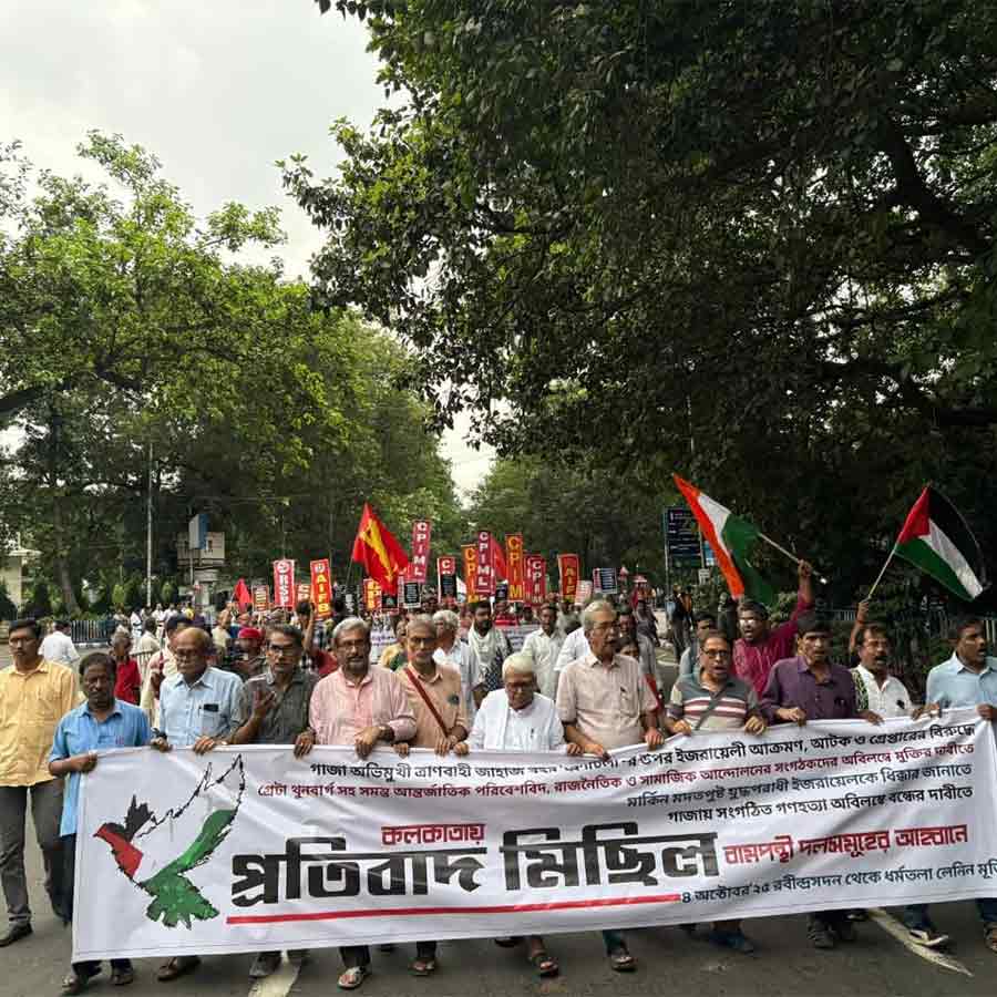 Left parties hit the street protesting the detention of relief vessels headed for Gaza