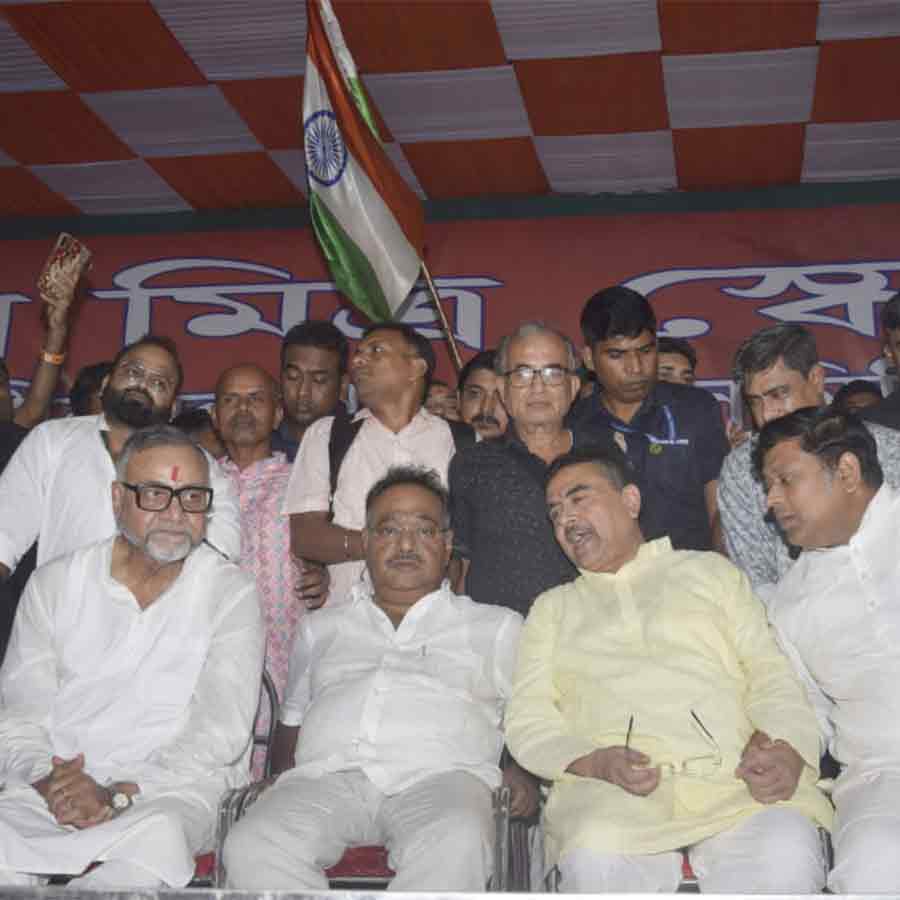Opposition leader Shuvendu Adhikari joined the 'Paribhartan Yatra' organized to mark the occasion of the immersion