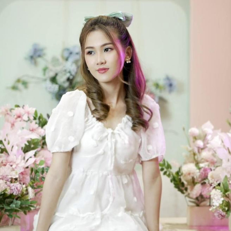 Burmese singer Mary Daungi has to continue her struggle abroad by singing songs to survive