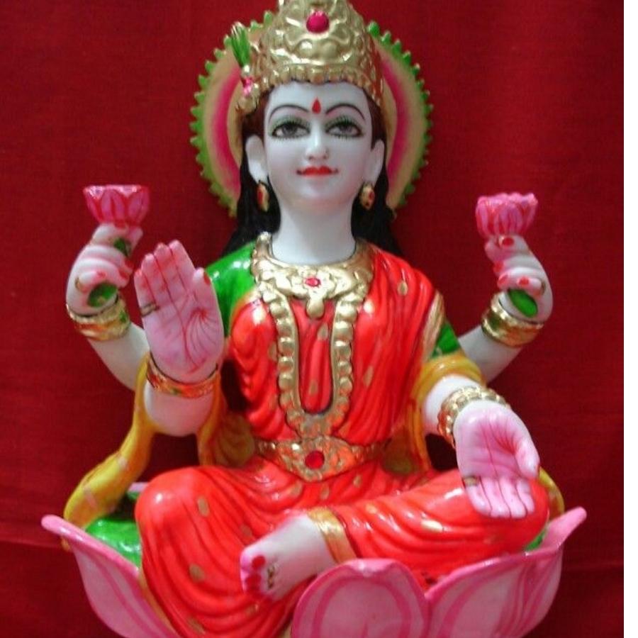 বাড়ির ঠাকুরের সিংহাসনে যদি পারদের লক্ষ্মী মূর্তু স্থাপন করতে পারেন সেটিকে শুভ বলে গণ্য করা হয়। এতে সংসার সুখ, সমৃদ্ধিতে ভরে ওঠে। 