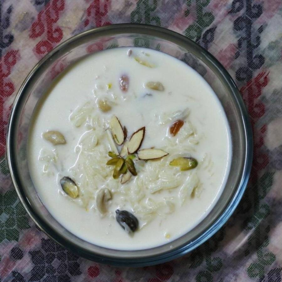 এ ছাড়া সংসারে শ্রীবৃদ্ধি ঘটাতে চাইলে এ দিন পায়েস রান্না করে সেটি চাঁদের আলোয় সারা রাত রেখে দিন। প্রয়োজনে নেটের ঢাকনা দিয়ে ঢাকা দিয়ে রাখুন। পর দিন এই পায়েস বাড়ির সবাই খান। 