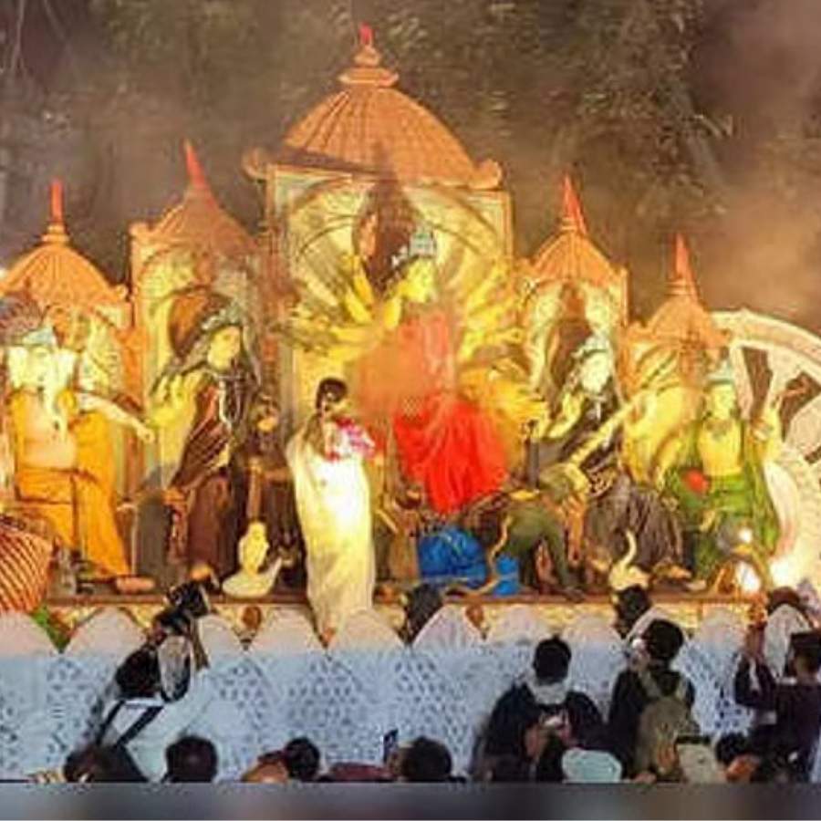 এ দিন উত্তর ২৪ পরগনার বারাসত, বনগাঁ, বসিরহাট এবং ব্যারাকপুরে প্রশাসনের উদ্যোগে কার্নিভালের আয়োজন করা হয়েছিল। 