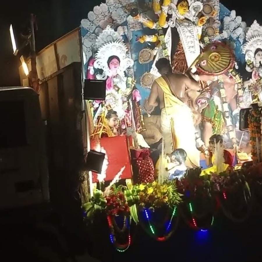 তমলুকেও এ দিন কার্নিভাল অনুষ্ঠিত হয় যেখানে মোট ১৩টি পুজো কমিটি অংশ নেয়। 