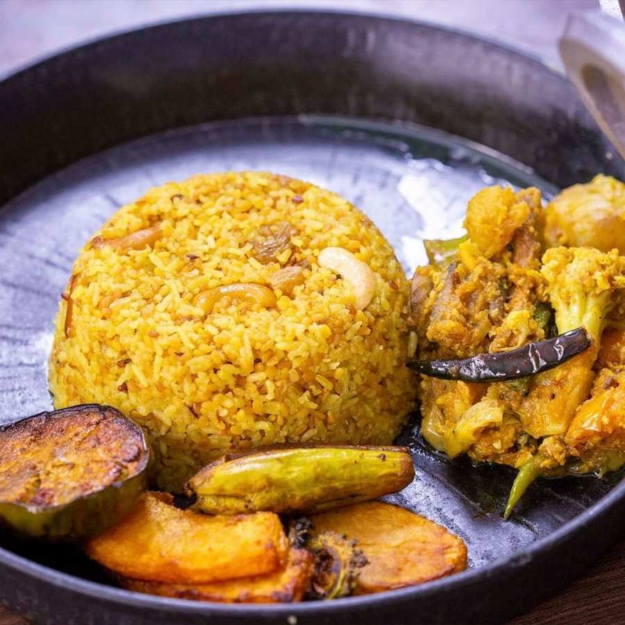 এর পর ঢাকনা খুলে আরও এক বার নাড়িয়ে ঢাকনা দিয়ে আঁচ কমিয়ে আরও মিনিট পাঁচেক হতে দিন। তার পর নামিয়ে ভোগের থালায় পরিবেশন করুন এই ভুনা খিচুড়ি। ( ‘আনন্দ উৎসব ২০২৫’-এর সাফল্যের নেপথ্যে রয়েছেন একাধিক সহযোগী। প্রেজ়েন্টিং পার্টনার ‘মারুতি সুজ়ুকি অ্যারেনা’। অন্যান্য সহযোগীরা হলেন ওয়েডিং পার্টনার ‘এবিপি ওয়ানস্টপ ওয়েডিং’, ফ্যাশন পার্টনার ‘কসমো বাজ়ার’, নলেজ পার্টনার ‘টেকনো ইন্ডিয়া ইউনিভার্সিটি’, ব্যাঙ্কিং পার্টনার ‘ইউনিয়ন ব্যাঙ্ক অফ ইন্ডিয়া’, কমফোর্ট পার্টনার ‘কার্লন’)।  (এই প্রতিবেদনটি ‘আনন্দ উৎসব’ ফিচারের একটি অংশ)।