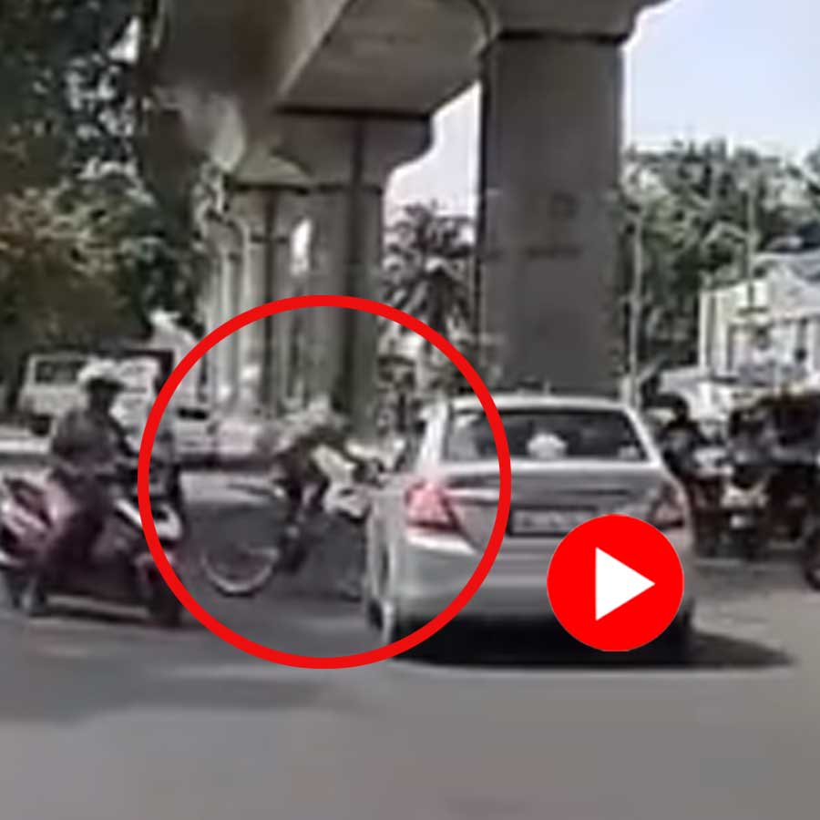 Video of car sped through red signal and collided with cycle goes viral in Bengaluru dgtl