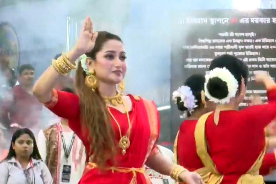 নৃত্যে সুদীপ্তা বন্দ্যোপাধ্যায়।