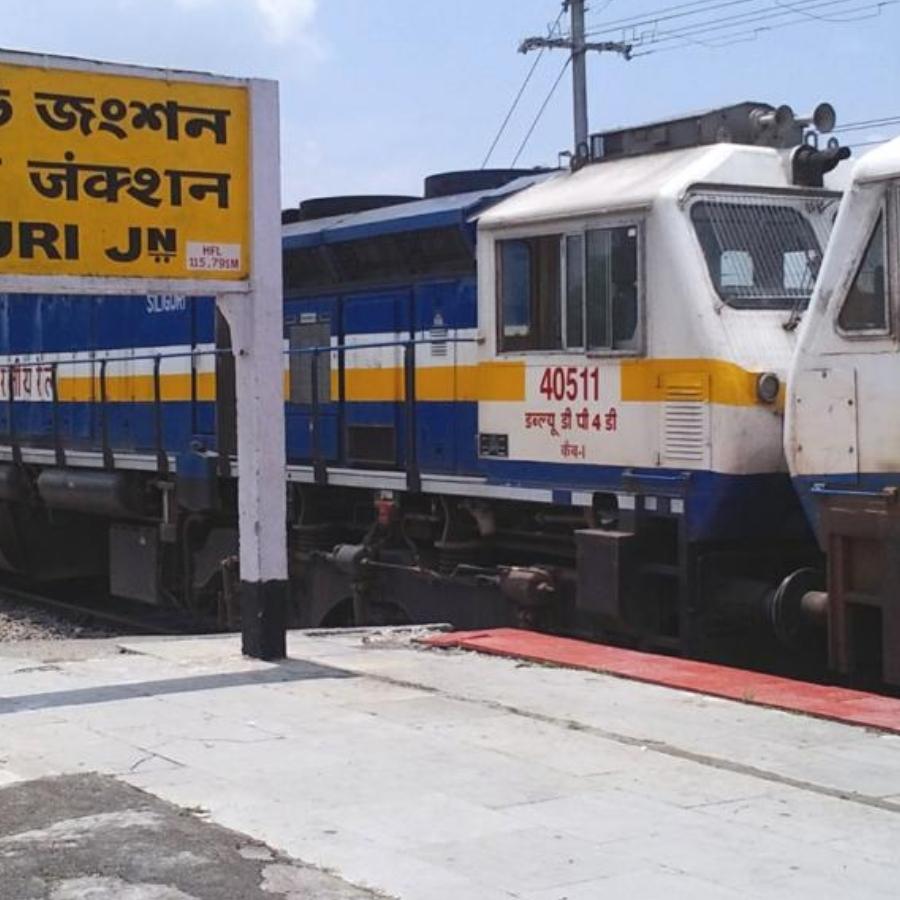 ৭৫৭২৬ নিউ বঙাইগাঁও-শিলিগুড়ি জংশন ডেমু আগামী ১৫ অক্টোবর সকাল সাড়ে ৬টার বদলে সকাল সাড়ে ৯টায় ছাড়বে। 