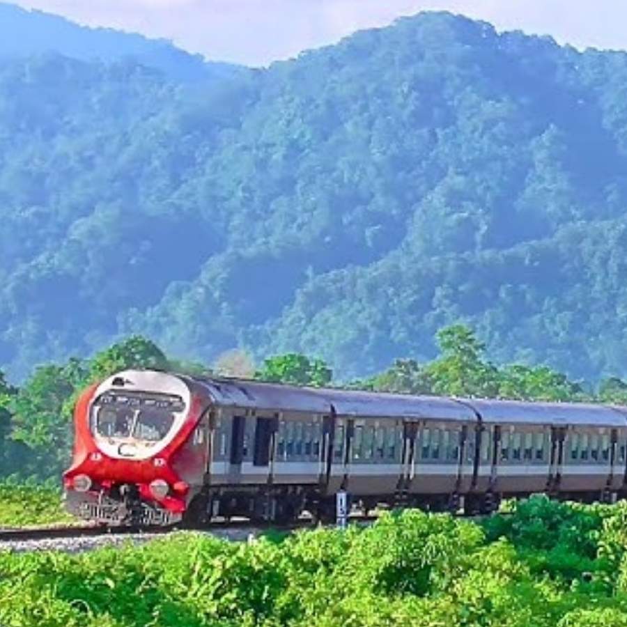 ৭৫৭২৫ শিলিগুড়ি জংশন-নিউ বঙাইগাঁও ডেমু ৮ থেকে ১১ অক্টোবর সকাল ১০.৫০-এর বদলে দুপুর ১টা নাগাদ ছাড়বে। 