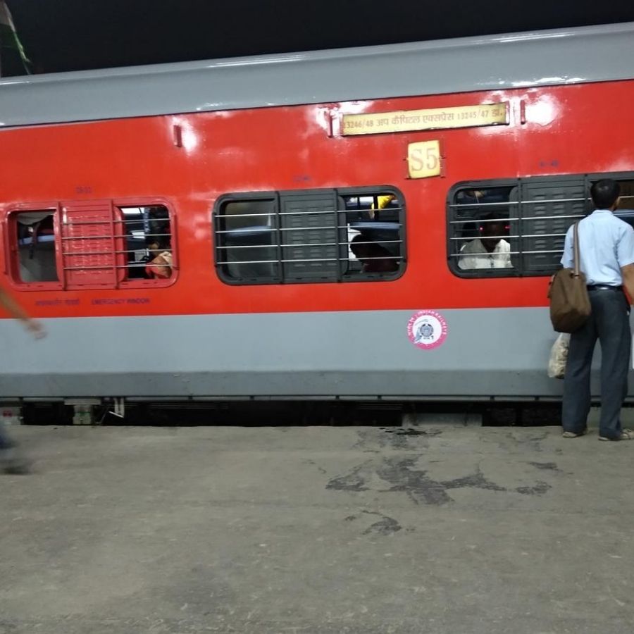 এ ছাড়াও আরা-কামাখ্যা ক্যাপিটাল এক্সপ্রেস এবং উদয়পুর সিটি-কামাখ্যা কবিগুরু এক্সপ্রেসের রুটে বদল আনা হয়েছে। নিয়ন্ত্রণ করা হবে দিল্লি-আলিপুরদুয়ার সিকিম-মহানন্দা এক্সপ্রেস এবং বামনহাট-শিলিগুড়ি জংশন এক্সপ্রেসকে। 