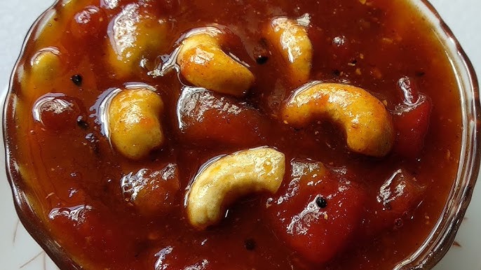 আর সব শেষে টক-মিষ্টি স্বাদের টমেটো কিংবা আমসত্ত্বের চাটনি।