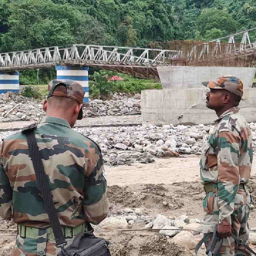 Many tourists stuck in Darjeeling and Mirik, which roads are being used to travel dgtld