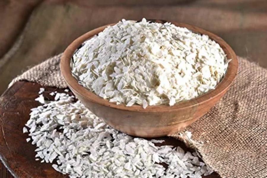 পাবনার কিছু অংশে ‘কোজাগর’ বলে একটি শব্দের প্রচলন ছিল। নারকেলের জলে ভেজানো চিঁড়েকে ‘কোজাগর’ বলা হয়। বলা বাহুল্য এটি লোকজ শব্দ। সম্ভবত কোজাগরী পূর্ণিমা রাতের নৈবেদ্য বলে ‘কোজাগর’ শব্দের সৃষ্টি। আজও একটি পাত্রে দেবীর উদ্দেশ্যে নারকেলের জলে সিক্ত চিঁড়ে নিবেদনের রীতি রয়েছে।  