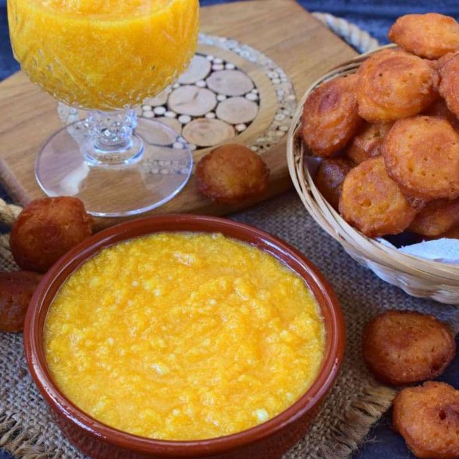 বাঙালি তিন সময়ে তাল খায়, গরমে খায় তালশাঁস। বর্ষায় খায় তালজাত নানা মিষ্টি। জন্মাষ্টমী তাল ছাড়া অসম্পূর্ণ! তালের ক্ষীর, তালের বড়া, তালের পীঠে, তালের লুচি– সবতেই তাল। আশ্বিনে খাওয়া হয় তাল ফোঁপরা। ভাদ্রে পাকা তালের রস নিংড়ে, ক্বাথ সংগ্রহ করে বানানো হয় বড়া। তার পর গড়াগড়ি যাওয়া আঁটি থেকে ফোঁপরা জন্ম। 