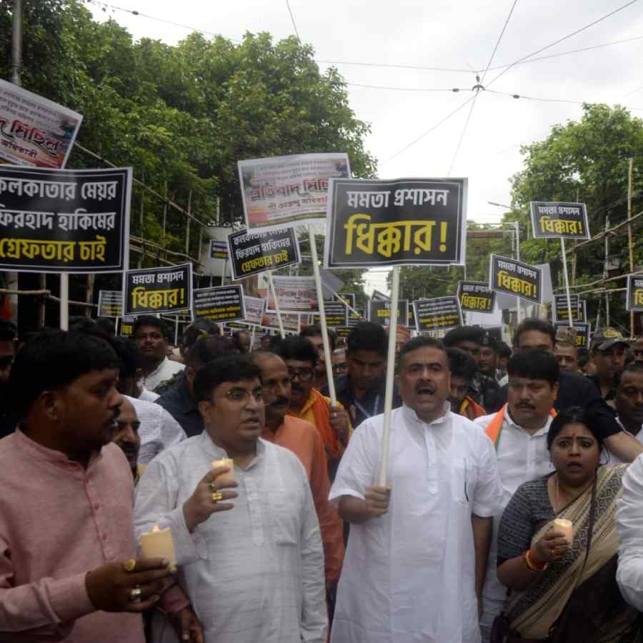 Suvendu Adhikari leads Khola Hawa’s march in Kolkata demanding Firhad Hakim’s arrest for 12 deaths in Kolkata’s recent disaster