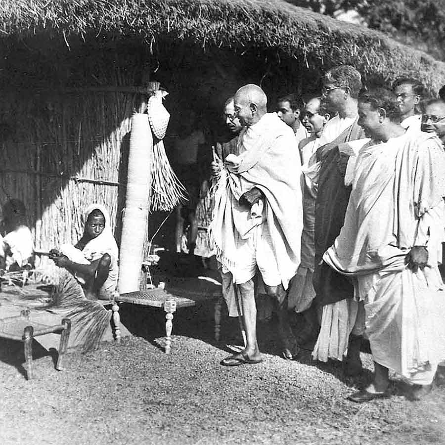 Mahatma Gandhi's ideological similarities are more with the Communists than with the Congress followers