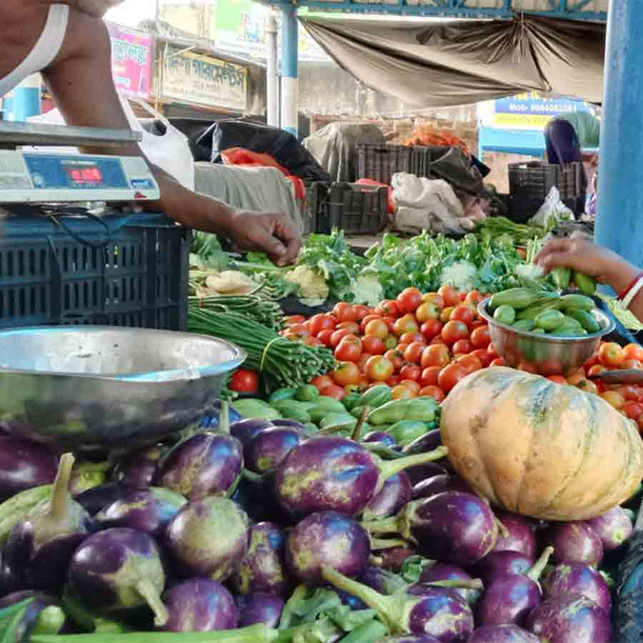 price of vegetables high in markets on the occasion of Laxmi puja 2025
