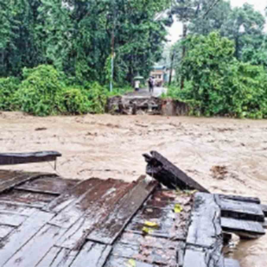 Disaster at North Bengal | People trapped in Cooch Behar after heavy  rainfall washed away villages - Anandabazar