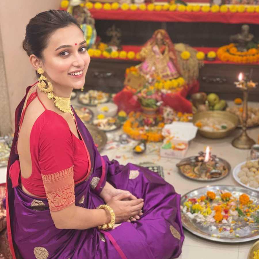 How to do makeup for laxmi puja within five minute dgtl