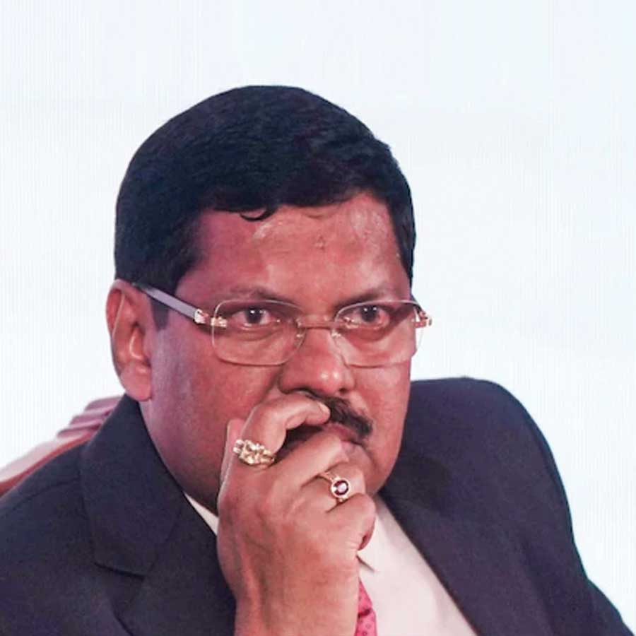 FIR lodged against person who tried to hurl an object to CJI BR Gavai dgtl