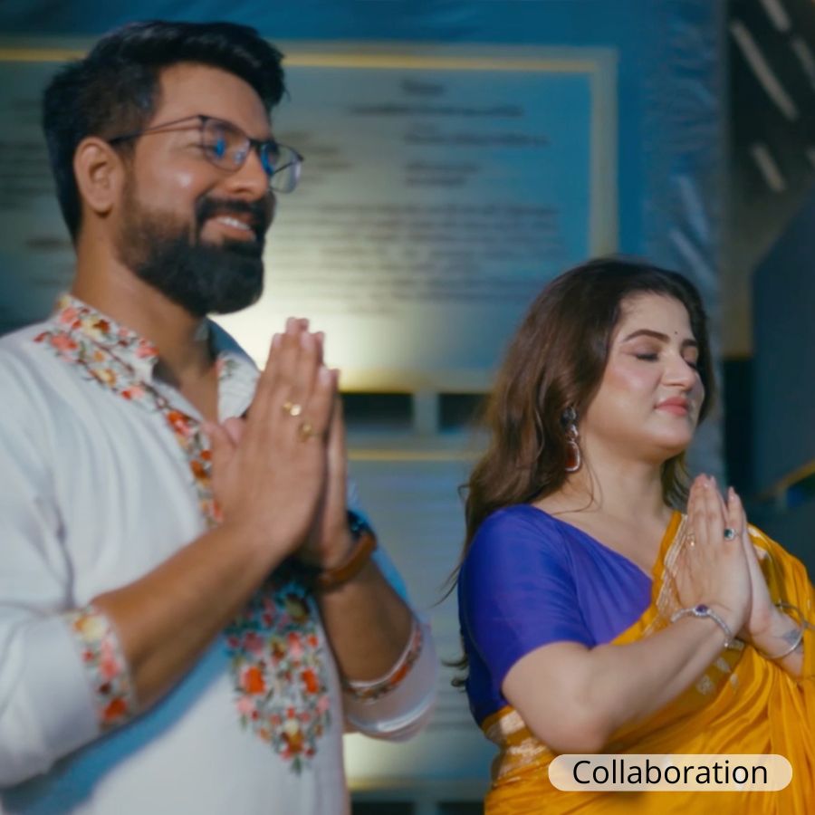 শ্রাবন্তীর সঙ্গী ছিল Alto K10, যা অভিনেত্রীর ঠাকুর দেখার মুহূর্তকে করে তুলেছিল আরও সুন্দর। 