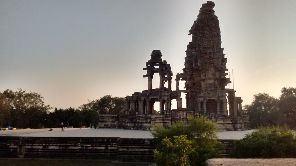 আজও কাঁকনমঠ মন্দির একটি পবিত্র তীর্থস্থান হিসাবে গণ্য করা হয়। প্রতি বছর মহাশিবরাত্রির সময়ে এখানে প্রচুর ভক্ত সমাগম হয়। এর ঐতিহাসিক গুরুত্ব এবং 'ভূতের তৈরি' লোককথার জন্য এটি দেশি-বিদেশি পর্যটকদের কাছে এক অন্যতম প্রধান আকর্ষণ। প্রসঙ্গত, সন্ধ্যা নামলেই এই মন্দিরে প্রবেশ নিষিদ্ধ! যা রহস্য আরও বাড়িয়ে তোলে। ( ‘আনন্দ উৎসব ২০২৫’-এর সাফল্যের নেপথ্যে রয়েছেন একাধিক সহযোগী। প্রেজ়েন্টিং পার্টনার ‘মারুতি সুজ়ুকি অ্যারেনা’। অন্যান্য সহযোগীরা হলেন ওয়েডিং পার্টনার ‘এবিপি ওয়ানস্টপ ওয়েডিং’, ফ্যাশন পার্টনার ‘কসমো বাজ়ার’, নলেজ পার্টনার ‘টেকনো ইন্ডিয়া ইউনিভার্সিটি’, ব্যাঙ্কিং পার্টনার ‘ইউনিয়ন ব্যাঙ্ক অফ ইন্ডিয়া’, কমফোর্ট পার্টনার ‘কার্লন’)।  (এই প্রতিবেদনটি ‘আনন্দ উৎসব’ ফিচারের একটি অংশ)।