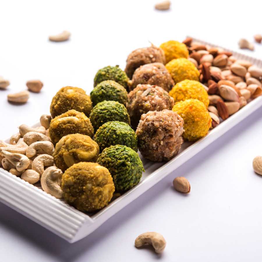 These are some recipes of Laxmi Puja special sweets