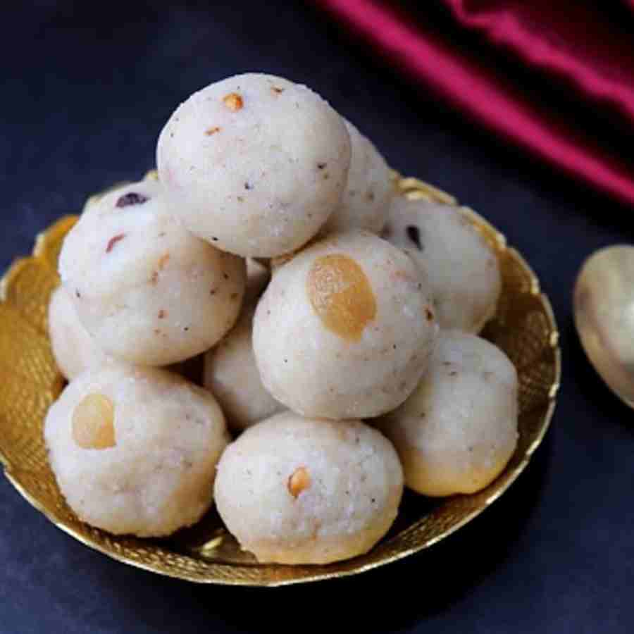 সুজির নাড়ু।