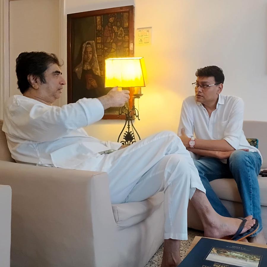 মুখোমুখি অনীক দত্ত, শুভ্রজিৎ মিত্র। 