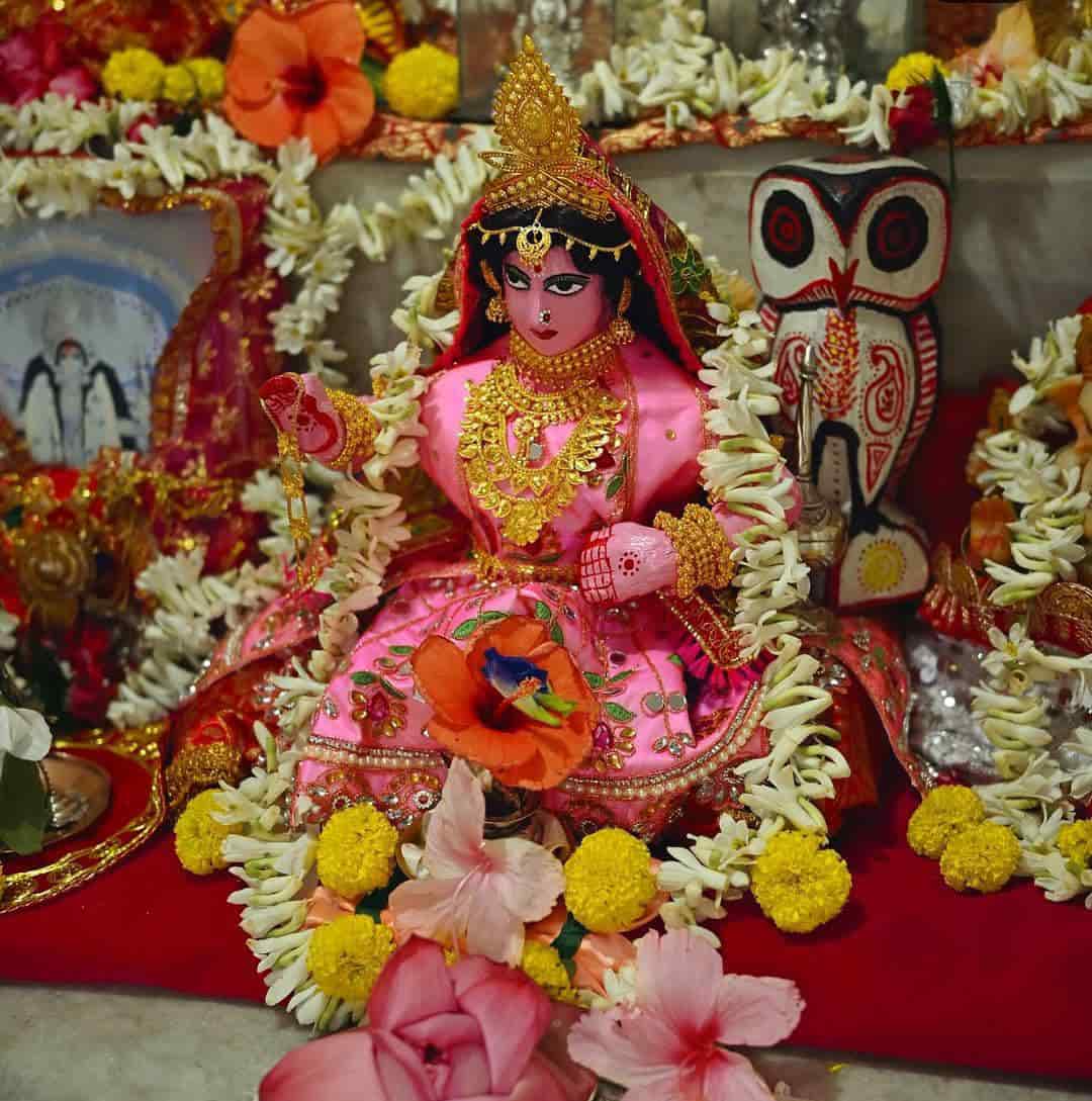 অপরাজিতা আঢ্য থেকে শুরু করে দেবলীনা কুমার, এনা সাহা, এক ঝলকে রইল অভিনেত্রী এবং তাঁদের দেবী বন্দনার ঝলক।     