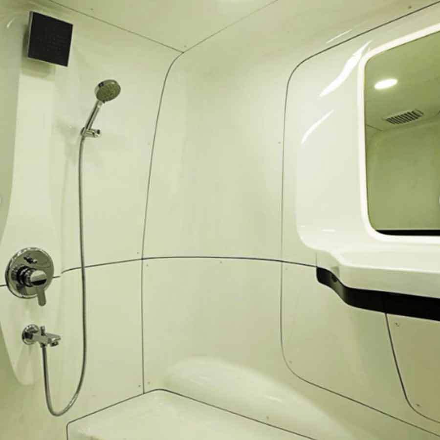 শাহরুখের ভ্যানিটির অন্দরমহলের ছবি।