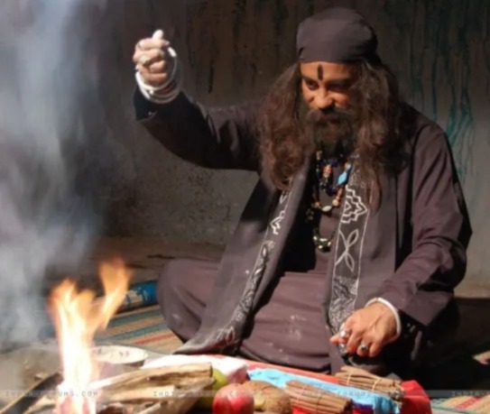 প্রাচীন মন্দিরবাজারের এই মন্দির লাগোয়া জঙ্গলে তান্ত্রিক মণিলাল চক্রবর্তী শুরু করেছিলেন কালীপুজো। 