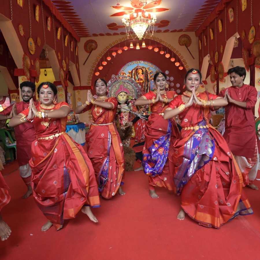 The residents of Kolkata’s residential complexes grooved to the tunes of Senco’s Puja campaign, Aparupa dgtl