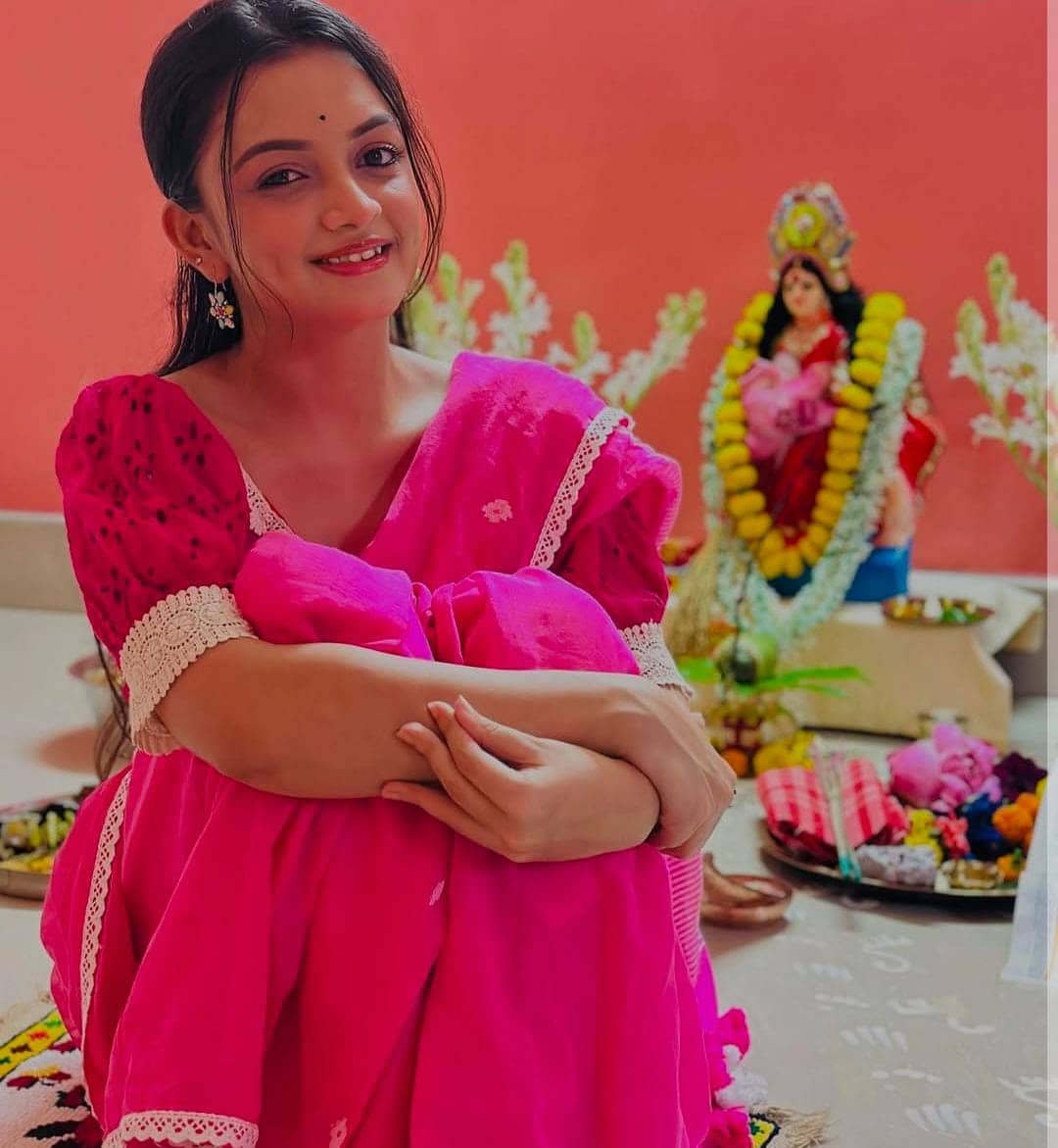 তিতিক্ষা দাসের বাড়িতেও সাড়ম্বরে পালিত হল লক্ষ্মীপুজো। 