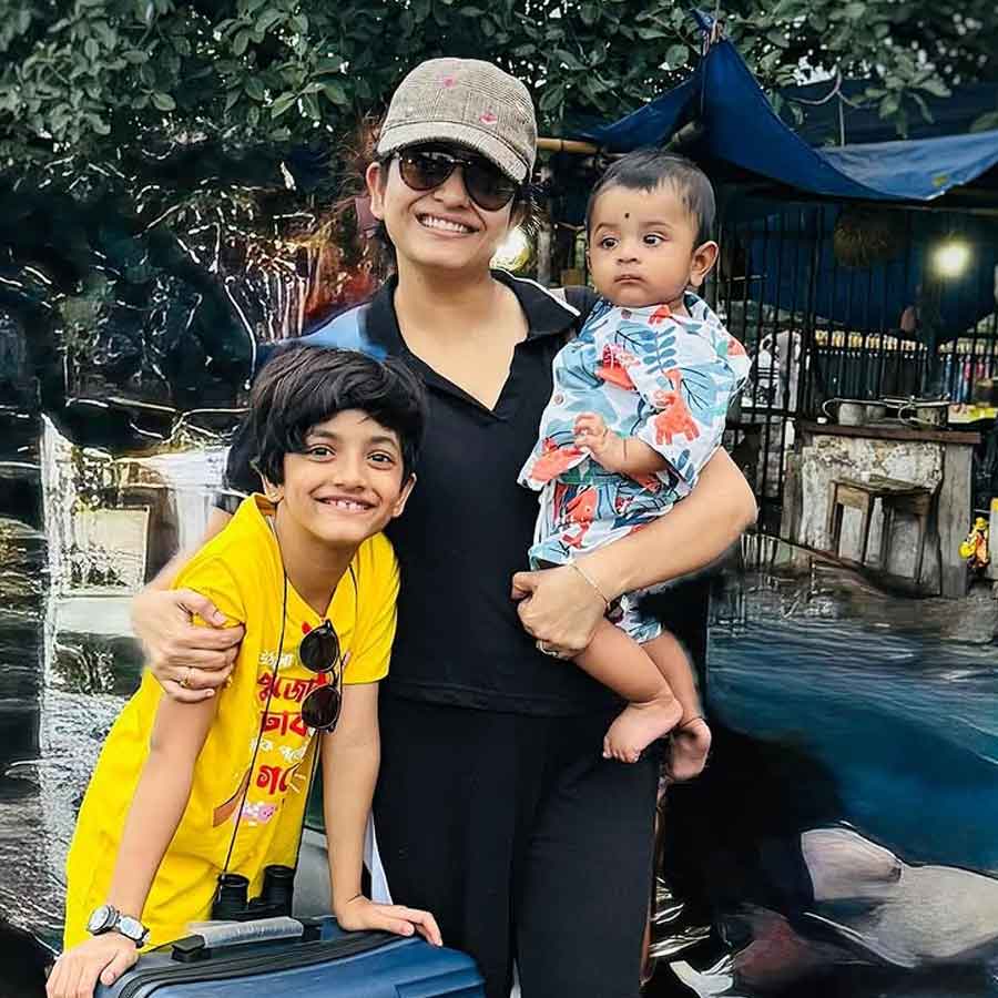 দার্জিলিংয়ে যাওয়ার পথে মানসী। 