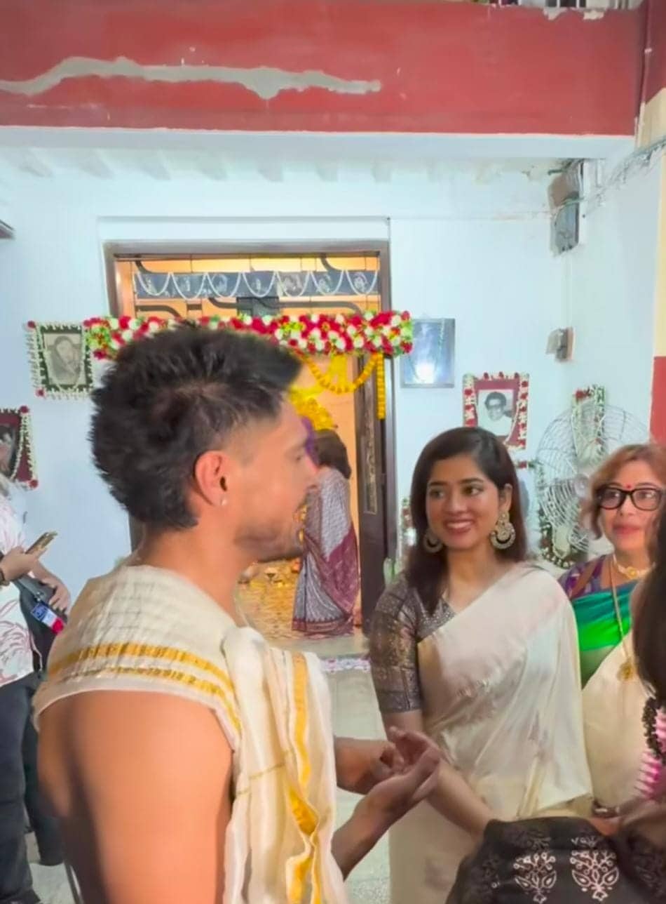 'মথুর' গৌরবের বাড়ির পুজোয় দেখা মিলল 'রানি মা'-র, অর্থাৎ দিতিপ্রিয়া রায়ের। 