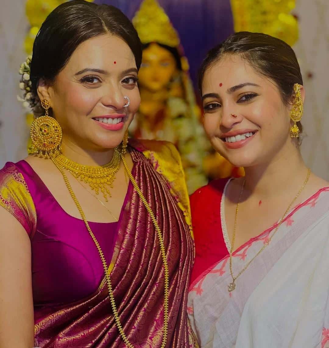 জ্যাসমিনও এ দিন এসেছিলেন উত্তম কুমারের বাড়ির পুজোয়।