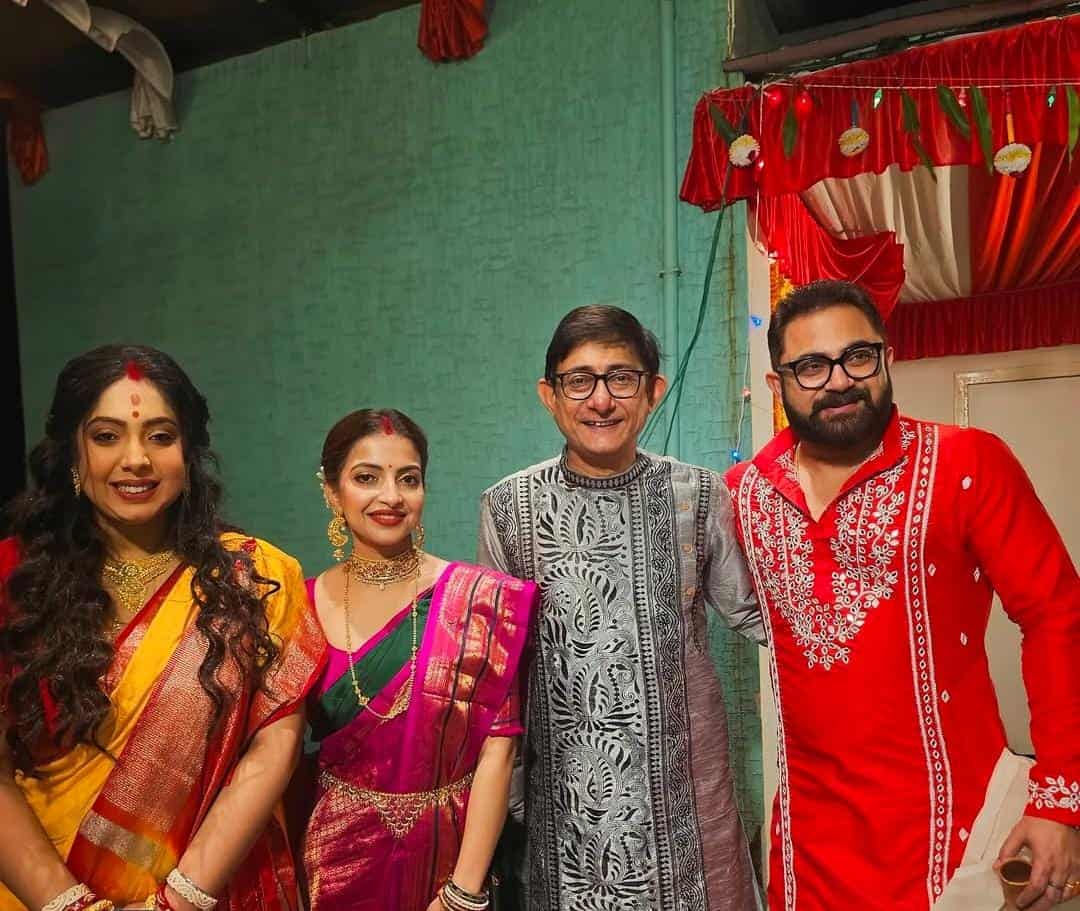 কাঞ্চন মল্লিক শ্রীময়ী চট্টরাজকেও লক্ষ্মীপুজোর দিন হাজির থাকতে দেখা যায় সোহমের বাড়িতে। 