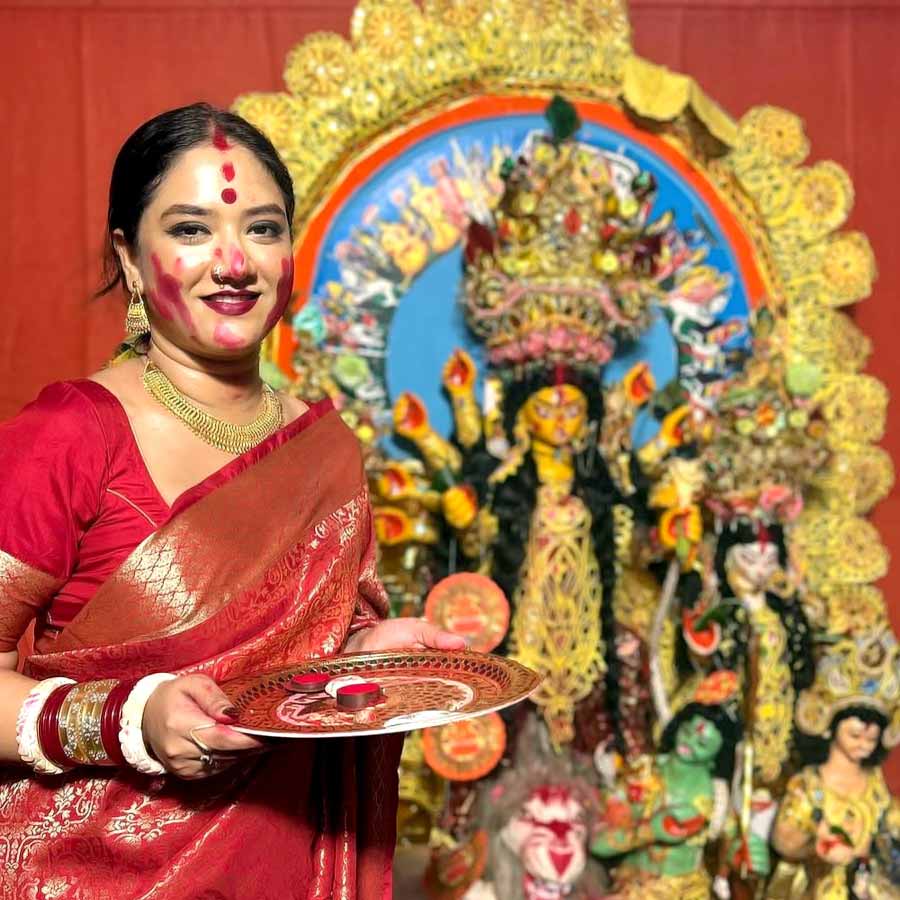 কেন কটাক্ষে বিদ্ধ চাঁদনি সাহা?