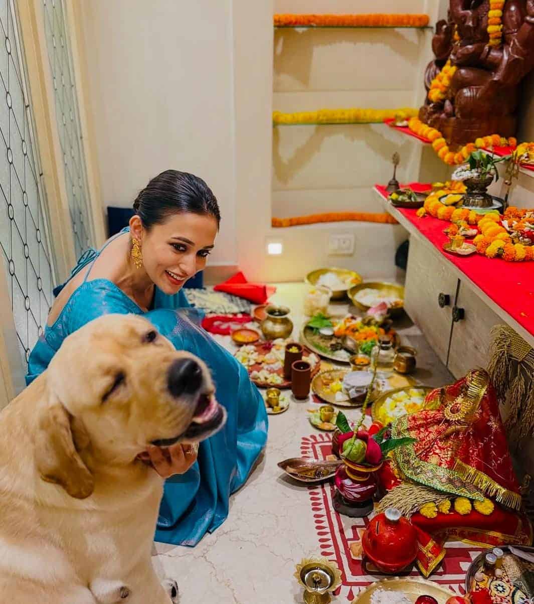 এমনকী তাদের সঙ্গে ছবিও তোলেন 'রক্তবীজ ২'-এর ‘সংযুক্তা’। 